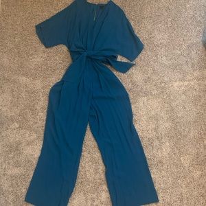 Beautiful wide leg jumpsuit with wide tie belt!